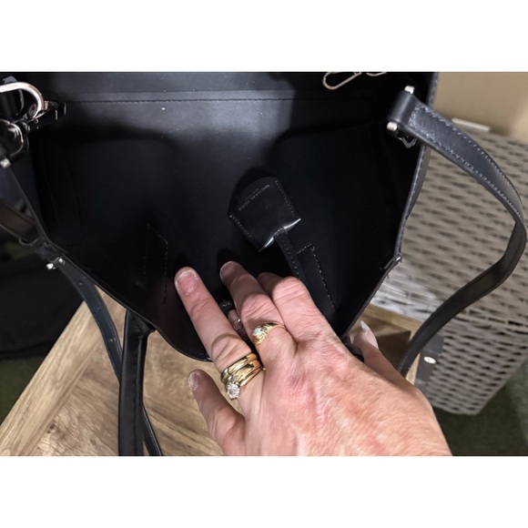 Michael Kori’s purse.it comes From a smoke free home and pet free - Picture 2 of 2